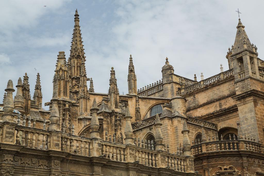 Apartamento Hostly Sierpes 3 Renewed Families-Fibre-Parking Optional Sevilla Exterior foto