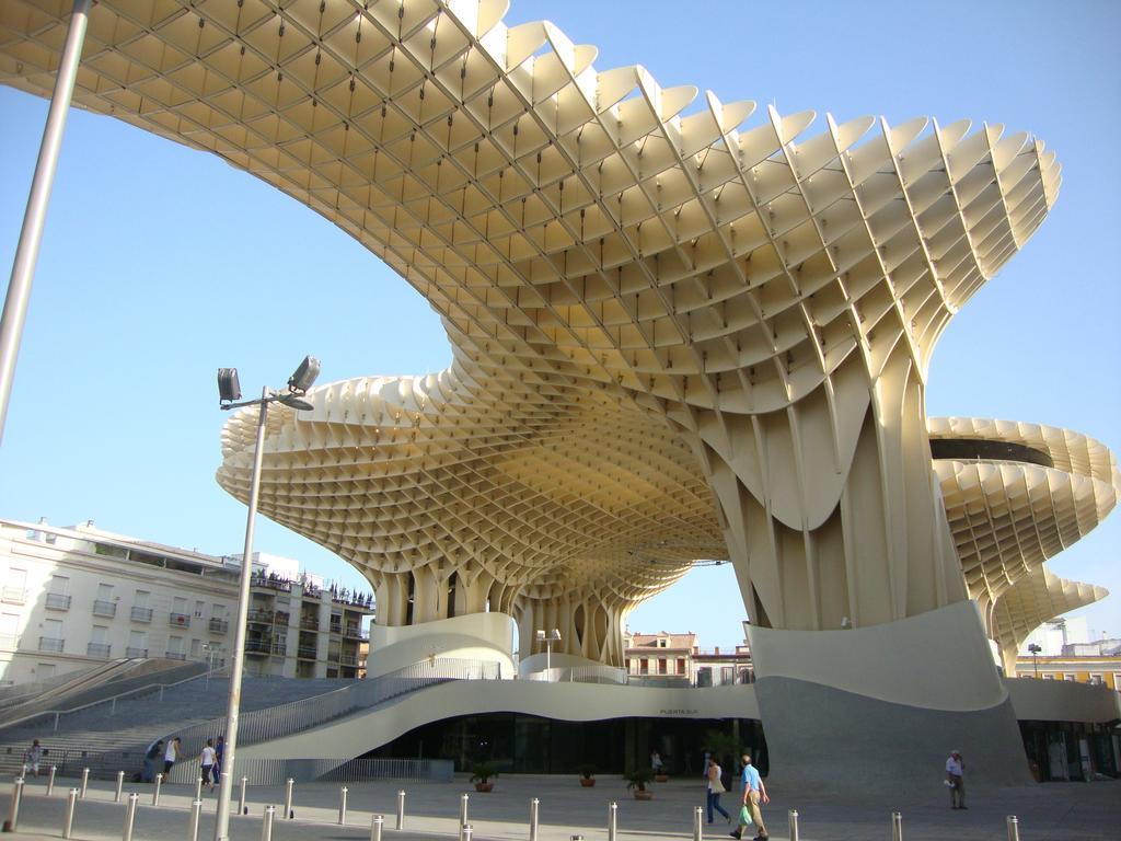Apartamento Hostly Sierpes 3 Renewed Families-Fibre-Parking Optional Sevilla Exterior foto